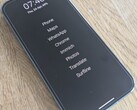 Non è necessario spendere prezzi da ammiraglia per un Light Phone per ottenere un'esperienza simile (Fonte: Notebookcheck)