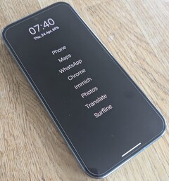 Non è necessario spendere prezzi da ammiraglia per un Light Phone per ottenere un'esperienza simile (Fonte: Notebookcheck)