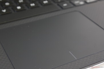 Ampio clickpad (10,5 x 8,5 cm) con tasti del mouse integrati, poco profondi ma cliccabili