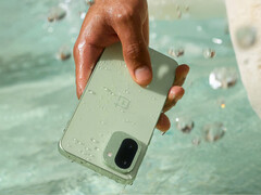 Il OnePlus 15T sarà caratterizzato dalle classificazioni IP69K, IP69, IP68 e IP66. Nella foto: un'immagine promozionale che mostra l'impermeabilità di OnePlus 15R.