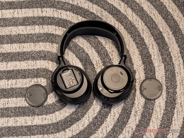 Pannelli magnetici rimovibili per la sostituzione delle batterie e la connessione USB-C.
