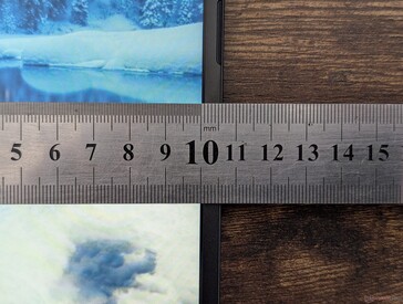 Cornici laterali strette per un modello economico