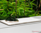Magic V5 è uno degli smartphone pieghevoli più sottili e leggeri in circolazione. (Fonte: Notebookcheck)