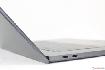 Coperchio aperto all'angolo massimo di ~140 gradi