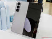 Galaxy Z Fold6 potrebbe essere l'ultimo pieghevole mainstream di Samsung, in grado di offrire una ricarica cablata da 25 W. (Fonte: Notebookcheck)