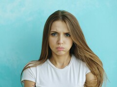 Una persona che esprime disappunto dopo un risultato negativo (Fonte: Vitaly Gariev/Unsplash)