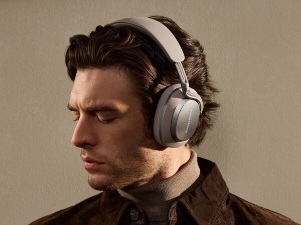 Il Bowers & Wilkins Px8 S2 ha più microfoni per una migliore cancellazione attiva del rumore e una migliore qualità delle chiamate. (Fonte: Bowers & Wilkins)
