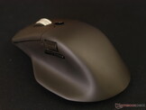 Keychron M6 8K vista posteriore sinistra. 