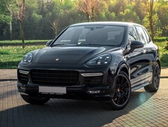 La Porsche Cayenne vista in questa foto potrebbe presto essere superata da un nuovo SUV elettrico prodotto dalla casa automobilistica sportiva tedesca (Immagine: Ivan Kazlouskij)