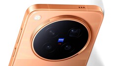 Il Vivo X500 Pro Max appare per la prima volta nelle immagini ufficiali destinate alla stampa, mentre un creator presenta un video di grande effetto realizzato con la sua fotocamera Zeiss.