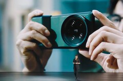 Il kit di accessori per fotocamere di Xiaomi trasforma lo Xiaomi 13 Ultra in un facsimile di DSLR. (Fonte: Xiaomi)