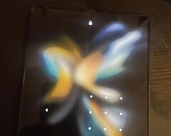 Il Galaxy Z Fold di quest'anno sarà ancora caratterizzato da una pronunciata piega del display. (Fonte: u/ultima40)