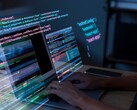 Uno sviluppatore naviga in complessi flussi di lavoro del codice sorgente, dove le configurazioni errate dei permessi e l'automazione possono introdurre rischi silenziosi, come la vulnerabilità GerriScary divulgata nei progetti di Google basati su Gerrit (Fonte: Freepik)