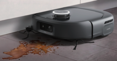 L’Eufy HydroJet E35 è uno dei due nuovi robot aspirapolvere di Anker