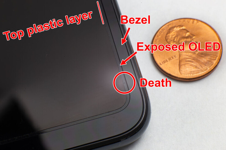 Nella parte esposta del pannello OLED si nota una piccola foratura. (Fonte: Ars Technica)