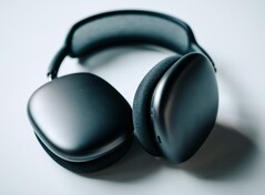 Applegli AirPods Max possono essere riparati temporaneamente mettendoli in un congelatore per un'ora (fonte: Sam Grozyan)