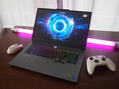 Recensione del gaming laptop Lenovo LOQ 17 RTX 5070: Più veloce, più alto, più lontano grazie all'OC