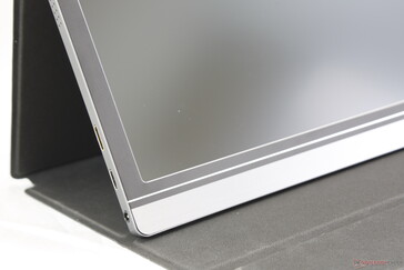 La custodia magnetica in ecopelle funziona in modo simile a molti tablet e cases Surface Pro.