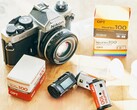 OPT100 NeoFilm ha l'aspetto di un rullino da 35 mm, ma è una fotocamera digitale funzionale