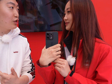 Uno screenshot che mostra il retro del telefono dall'evento dal vivo