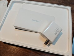 Gli accessori si trovano sotto la tavoletta