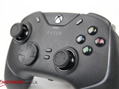 Hands-on Razer Wolverine V2 Chroma: Stravagante gamepad con pulsanti meccanici