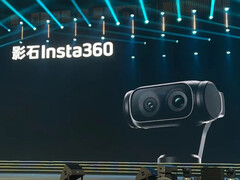 Lo sguardo ufficiale di Insta360 sulla videocamera per vlogging Luna.