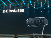 Lo sguardo ufficiale di Insta360 sulla videocamera per vlogging Luna.