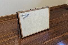 ET PRO Model Twenty Two è il primo cabinet per chitarra con pannello piatto e altoparlante attivo al mondo. (Fonte: ET PRO)