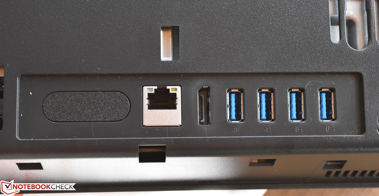 Rear: Gigabit Ethernet, DisplayPort, USB 3.1 x 4