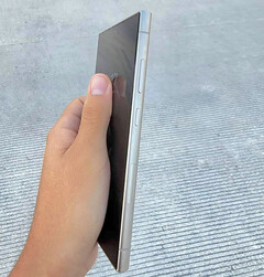 Un presunto sguardo al nuovo design della cornice e del display di Samsung. (Fonte immagine: @DavidMa05368498)