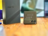 Il Motorola Razr+ 2026 (Razr 70 Plus) presenta alcune semplificazioni in alcuni ambiti, ma dà comunque l’impressione di essere un dispositivo di alta qualità.