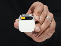 Il presunto dispositivo AI di OpenAI dovrebbe funzionare come lo sfortunato Humane AI Pin, raffigurato qui. (Fonte: Humane su YouTube)