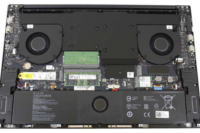 Interno - Razer Blade 17 2022 (Fonte: Notebookcheck)