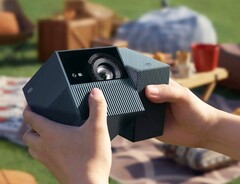 Il TCL PlayCube è caratterizzato da un alloggiamento compatto a forma di cubo. (Fonte: TCL)