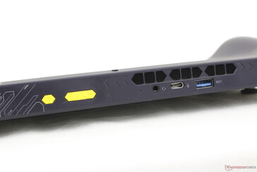 Parte superiore: pulsante di accensione, pulsanti del volume, cuffie da 3,5 mm, USB-C 4, USB-A 3.0