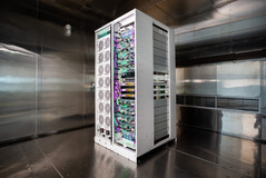 Microsoft ha progettato dei rack personalizzati per il Maia 100 con radiatori di raffreddamento a liquido. (Fonte immagine: Microsoft)