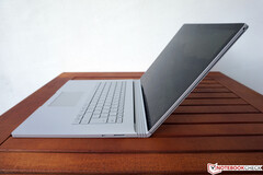 Un&#039;immagine del Surface Book 2 recensito su Notebookcheck