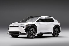 La bZ4X di Toyota riceverà una batteria aggiornata tra il 2026 e il 2027. (Fonte: Toyota)