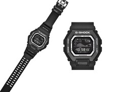 Il Casio G-Shock GBX100SFJ-1 presenta un elegante design completamente nero e un display negativo ad alto contrasto.