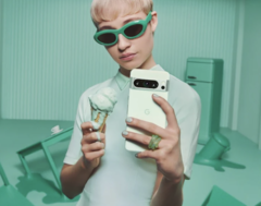 Il Pixel 8 Pro nella sua nuova opzione di colore 'Mint'. (Fonte: Google)