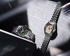 Il Seiko 5 Sports Field GMT HDB001 con quadrante verde e il modello HDB002 con quadrante color crema, esposti fianco a fianco su bracciali a cinque maglie in acciaio inossidabile, entrambi dotati di lunetta fissa con scala delle 24 ore e lancetta GMT arancione.