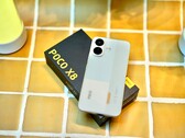 Lo Xiaomi Poco X8 ha una lunga autonomia, è robusto e non si lascia intimorire nemmeno dall'acqua.