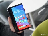 Il pieghevole di OPPO sembra avere uno schermo più grande del Galaxy Z Fold 3 (fonte: Digital Chat Station via 91Mobiles)