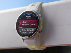 Il Forerunner 970 con la combinazione di colori Whitestone e Translucent Amp Yellow. (Fonte: Garmin)