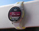 Il Forerunner 970 con la combinazione di colori Whitestone e Translucent Amp Yellow. (Fonte: Garmin)
