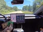 Tesla FSD 13 può ora uscire dai caselli da sola dopo il pagamento (Fonte: Dirty Tesla/X)