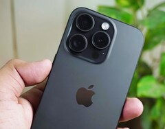 Gli iPhone 15 Pro e Pro Max di Apple sono molto più popolari dei modelli base più economici. (Immagine: nitin v)