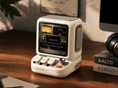 Divoom combina un altoparlante da scrivania con un display da 3,95 pollici.