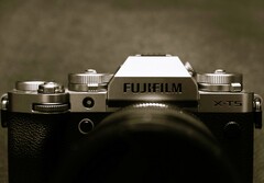 Si prevede che la Fujifilm X-T5 qui raffigurata avrà presto un modello successivo.
